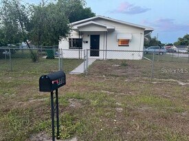 5536 5th St in Zephyrhills, FL - Building Photo