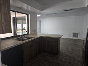 1530 Fife Ct in Dunedin, FL - Foto de edificio - Building Photo