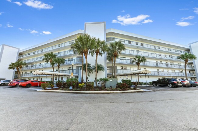 198 NW 67th St in Boca Raton, FL - Building Photo - Building Photo