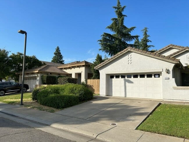 1291 Hartley Way in Folsom, CA - Foto de edificio - Building Photo