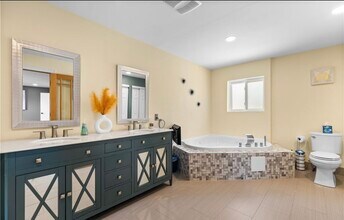 10030 Hillside Ter in Marcy, NY - Foto de edificio - Building Photo