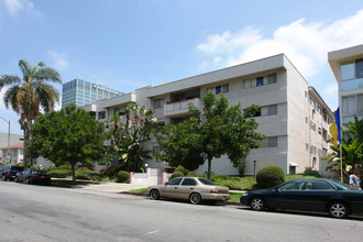 700 S Hobart Blvd in Los Angeles, CA - Building Photo - Building Photo