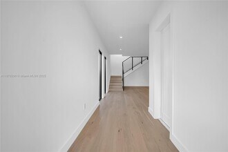 3327 SW 24th St in Miami, FL - Building Photo - Building Photo