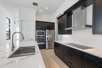 116 SE Cortile Enza in Port St. Lucie, FL - Foto de edificio - Building Photo