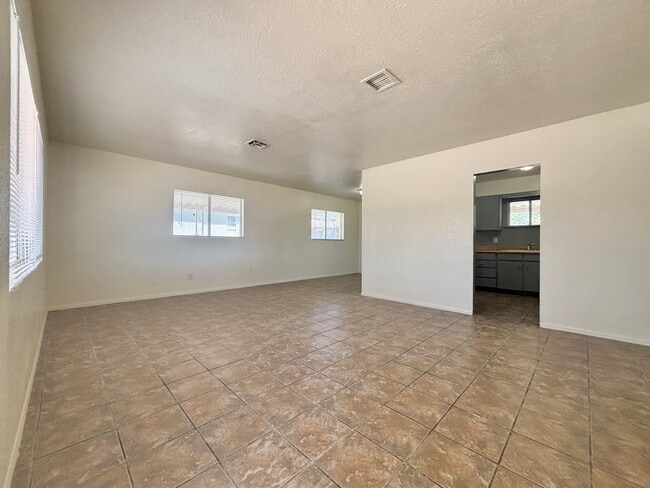 5220 Apple Valley Ln