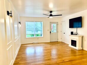 21 Loughberry Rd S in Saratoga Springs, NY - Building Photo - Building Photo