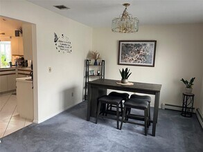 6 Seabreeze Ln. in West Islip, NY - Building Photo - Building Photo