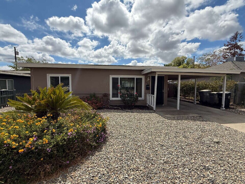 1220 Browning Dr in Sacramento, CA - Building Photo
