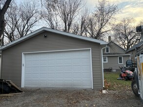 612 N 6th St in Grand Forks, ND - Foto de edificio - Building Photo