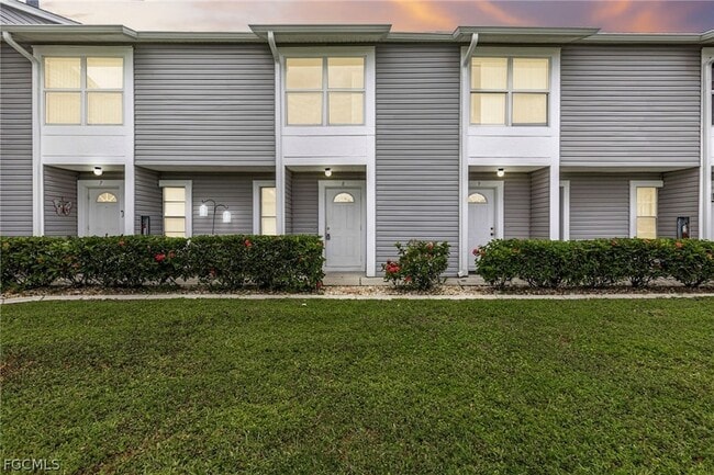 4641 SW Santa Barbara Pl, Unit 8 in Cape Coral, FL - Building Photo - Building Photo