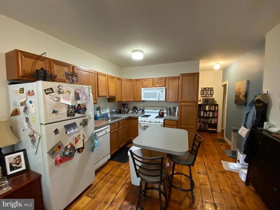 1713 Christian St in Philadelphia, PA - Building Photo