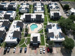 Banyan Cove Apartments in League City, TX - Building Photo - Building Photo