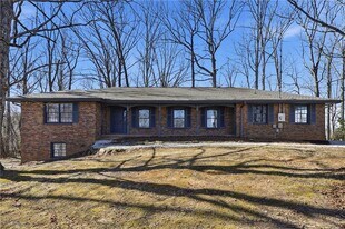 1460 Hillcrest Dr in Sugar Hill, GA - Building Photo