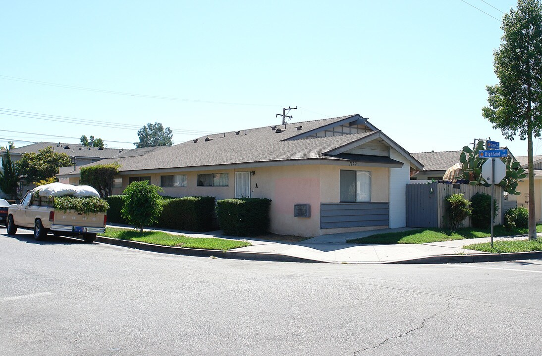 1922 E Grove Ave in Orange, CA - Building Photo