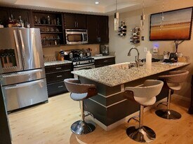 543 Victoria St in Costa Mesa, CA - Building Photo