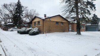 5440 Benton Ave in Downers Grove, IL - Building Photo