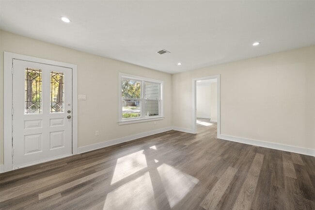 property at 1034 W 43rd St