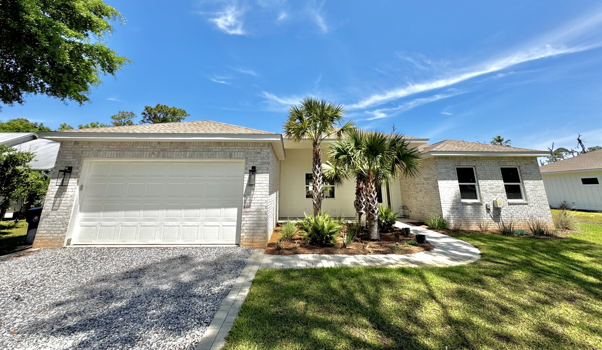 167 Loral Rd in Santa Rosa Beach, FL - Building Photo