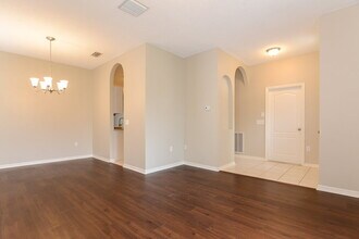 1842 Linton Ln in Trinity, FL - Foto de edificio - Building Photo