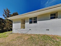 1000 Spring Hill Dr photo'