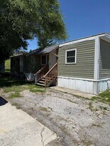747 Cunningham Ave in St. Charles, MO - Building Photo