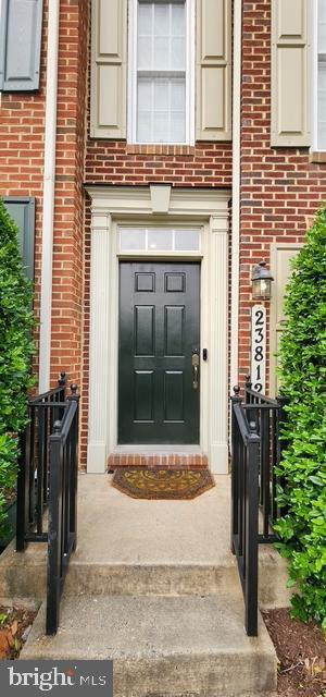 23812 Burdette Forest Rd in Clarksburg, MD - Foto de edificio - Building Photo
