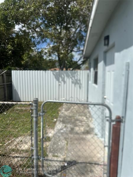 6541 Miramar Pkwy in Miramar, FL - Building Photo - Building Photo