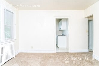 2210 W 5th St in Duluth, MN - Building Photo - Building Photo