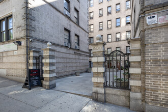 500 Fort Washington Ave in New York, NY - Building Photo - Building Photo