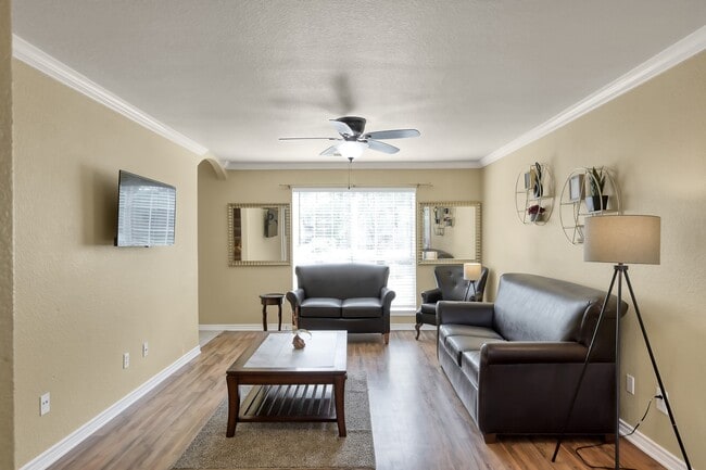 125 Pine St in Prairie View, TX - Building Photo - Building Photo