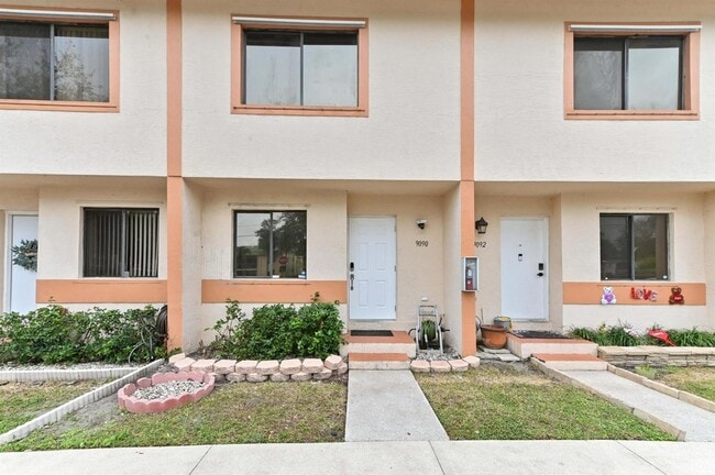 9090 NW 40th St in Coral Springs, FL - Building Photo - Building Photo