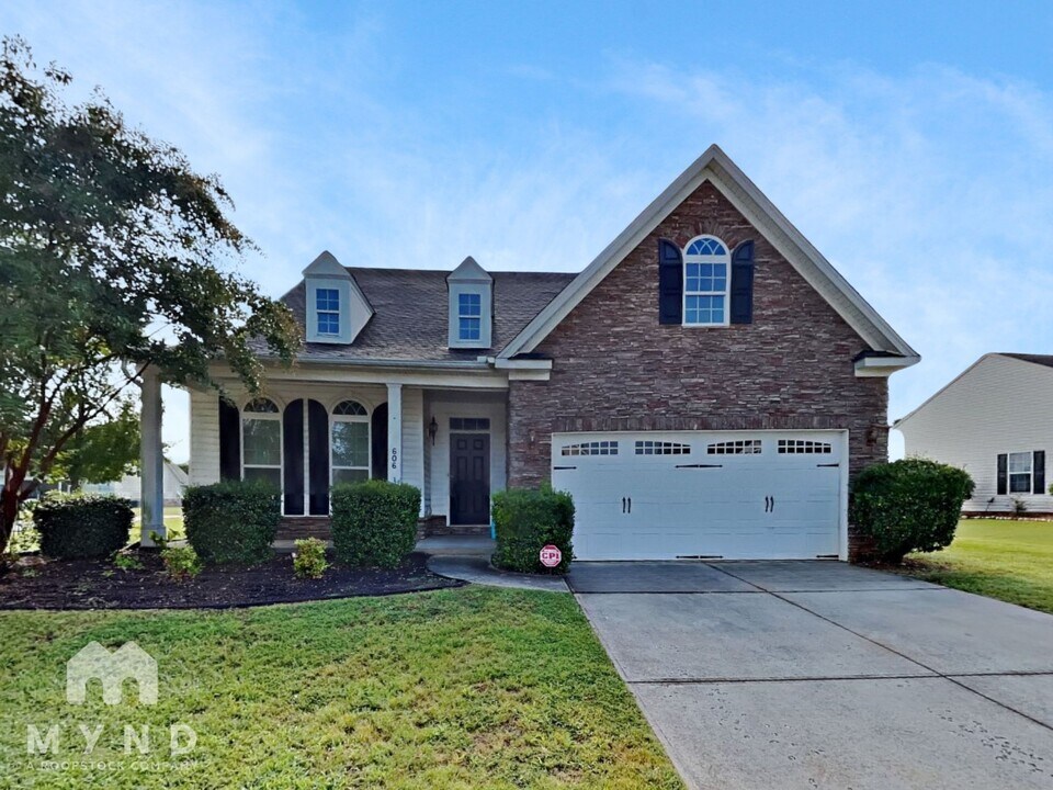 606 Shoreline Blvd in Boiling Springs, SC - Building Photo
