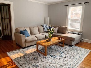24 Maplewood Ave in West Hartford, CT - Building Photo - Building Photo