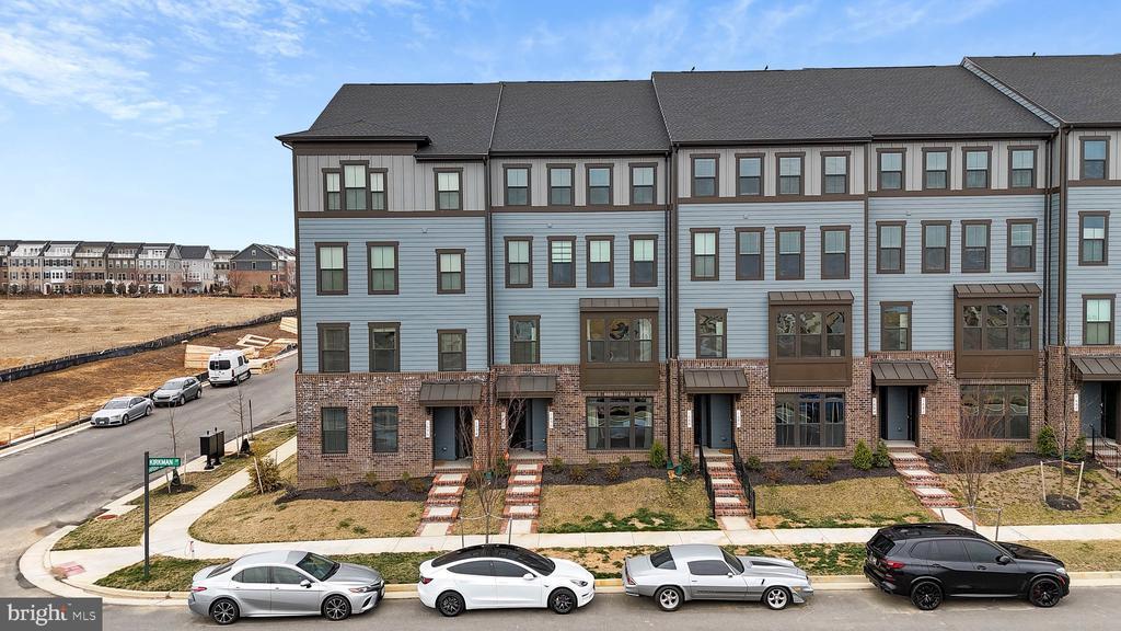 1690 Kirkman St in Dumfries, VA - Building Photo
