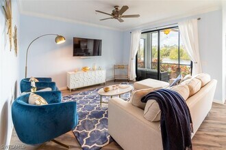 9820 Giaveno Cir in Naples, FL - Foto de edificio - Building Photo