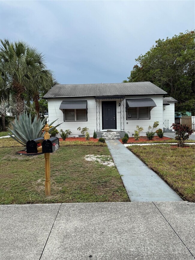 626 37th St in West Palm Beach, FL - Building Photo - Building Photo