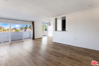 5454 Zelzah Ave in Los Angeles, CA - Building Photo - Building Photo