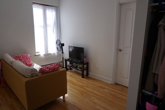 3953 De Bullion Rue in Montréal, QC - Building Photo - Building Photo