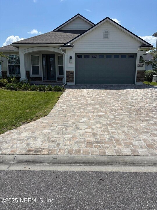 835 Silver Pine Dr in St. Augustine, FL - Building Photo