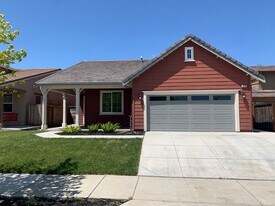 495 Milford St in Brentwood, CA - Building Photo