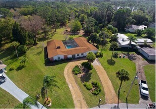 8361 Sylvan Dr in Melbourne, FL - Foto de edificio - Building Photo
