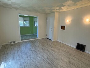 410 N 4th St, Unit 410 in Dekalb, IL - Building Photo - Building Photo