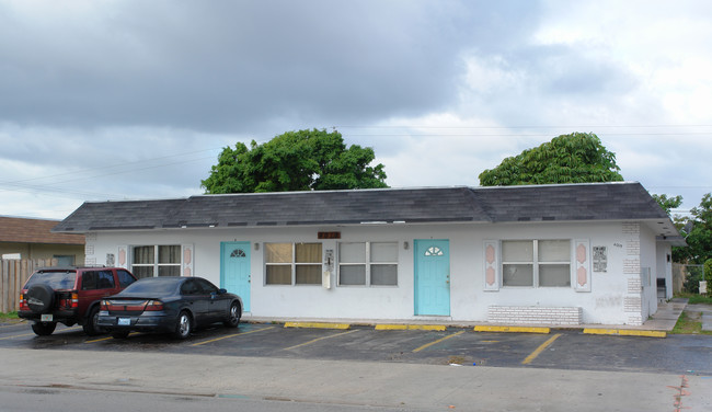 Emerald Apartments in Lauderdale Lakes, FL - Foto de edificio - Building Photo