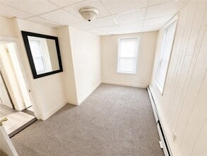 263 Elm St in Woonsocket, RI - Foto de edificio - Building Photo
