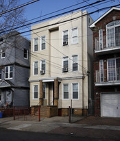 194 Manhattan Ave in Jersey City, NJ - Building Photo