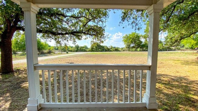 1017 County Rd 914A in Burleson, TX - Foto de edificio - Building Photo