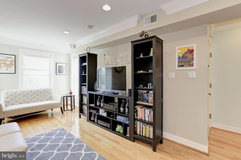 1034 6th St NE in Washington, DC - Foto de edificio