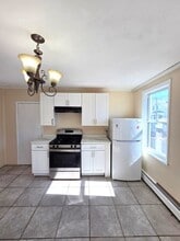 184-186 Allston Street, Unit Unit #2L in Providence, RI - Foto de edificio - Building Photo