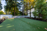 ReNew Oakridge in Lake Oswego, OR - Foto de edificio - Building Photo