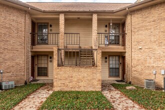 Valley of Bent Tree Condominiums in Addison, TX - Building Photo - Building Photo